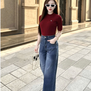Bí quyết phối quần jean ống suông nữ mặc với áo?