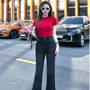 Quần ống loe mặc với áo gì?