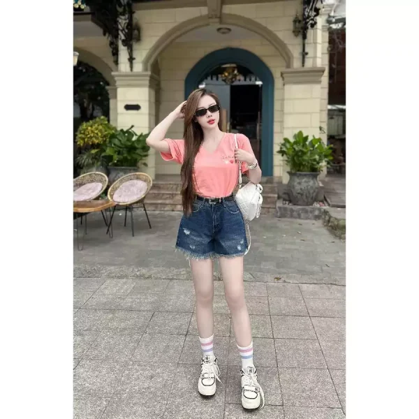 Áo Thun Nữ Cộc Tay Cổ Tim In Hình Trước - Q&C fashion - Hình ảnh 3