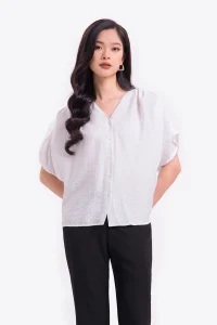 Các kiểu áo sơ mi nữ tay lỡ đẹp mùa hè 2025